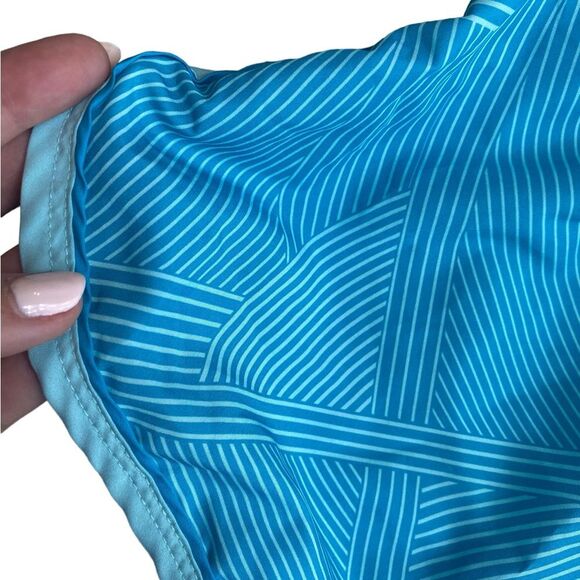 Under Armour Women’s M Abstract Print Running Shorts Aqua Blue Lined Athletic - Picture 4 of 5